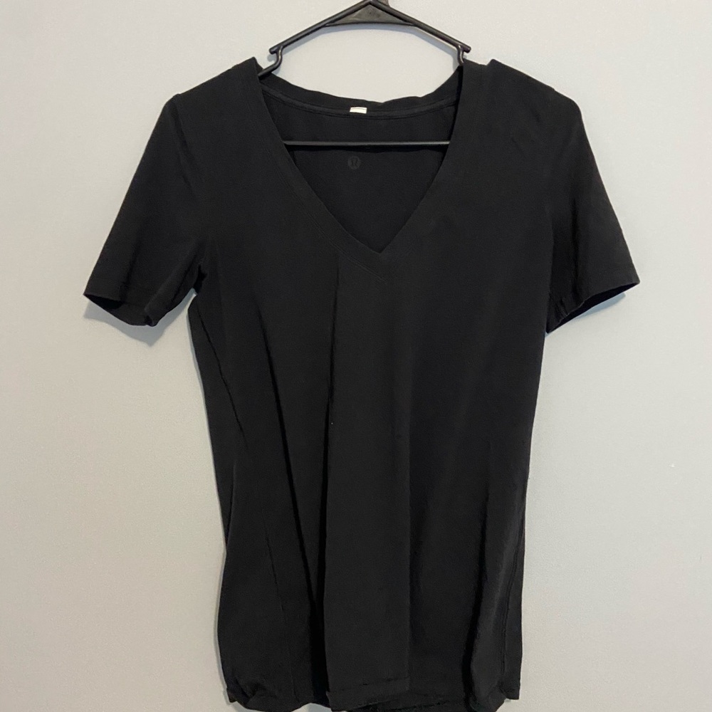 Lululemon black v neck tee